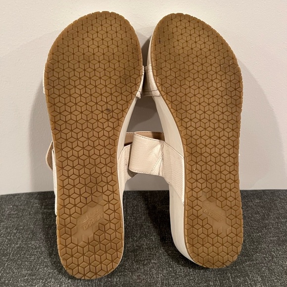 DR SCHOLLS White Sandals with Wide Straps and Platform Sole/size 8.5 - Picture 9 of 11